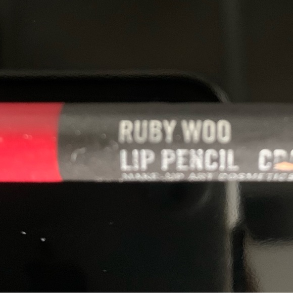 TWO FOR ONE! MAC lipstick AND matching liner - Picture 3 of 5